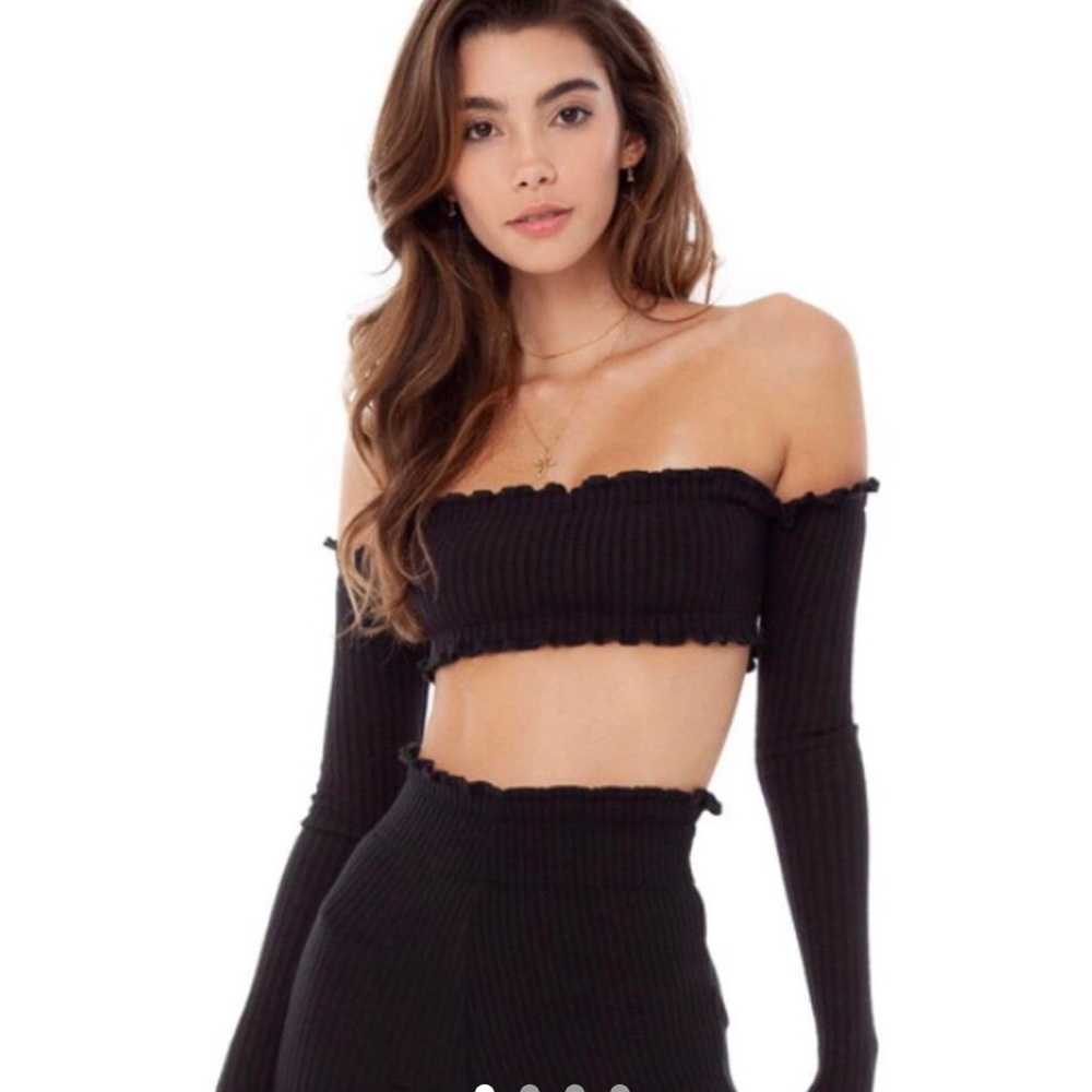 Black Are you am I tiiu top